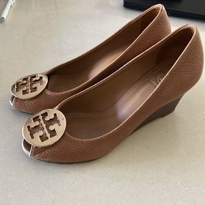 Tory Burch Sally Peep Toe Wedge Pumps Cognac 8.5